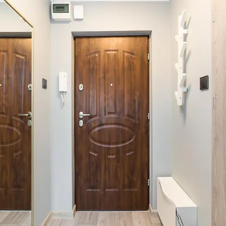 Апартаменти Apartament Turkusowa- Z Widokiem Na Korony Drzew Познань